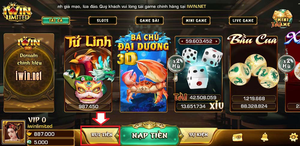 Nhấp vào biểu tượng RÚT TIỀN trên màn hình iWin